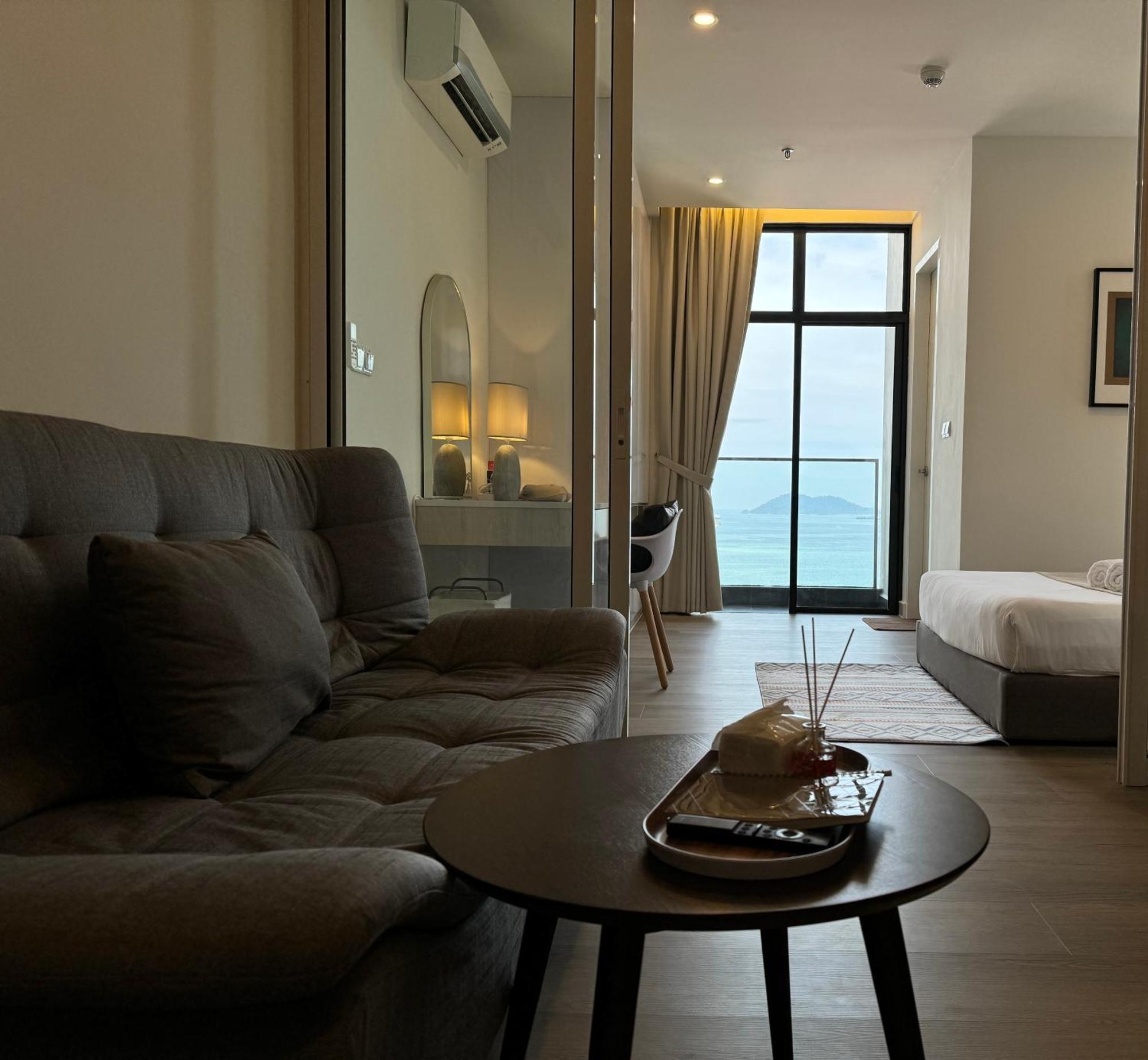 The Shore Cbd Kota Kinabalu By Laxzone Suite Exterior foto