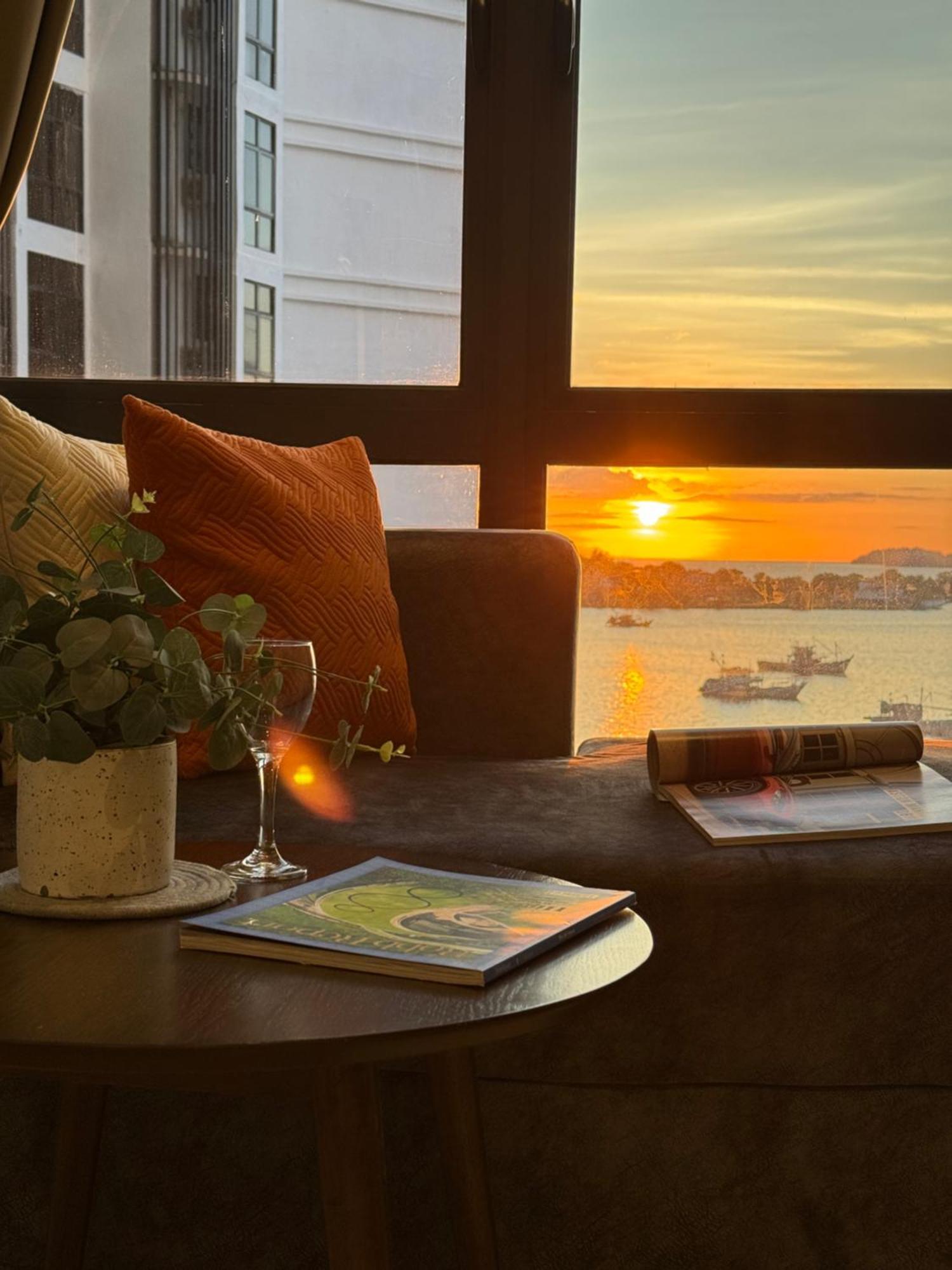 The Shore Cbd Kota Kinabalu By Laxzone Suite Exterior foto