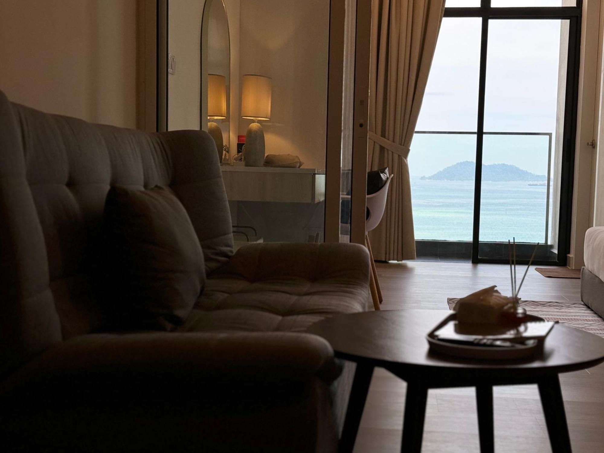 The Shore Cbd Kota Kinabalu By Laxzone Suite Exterior foto