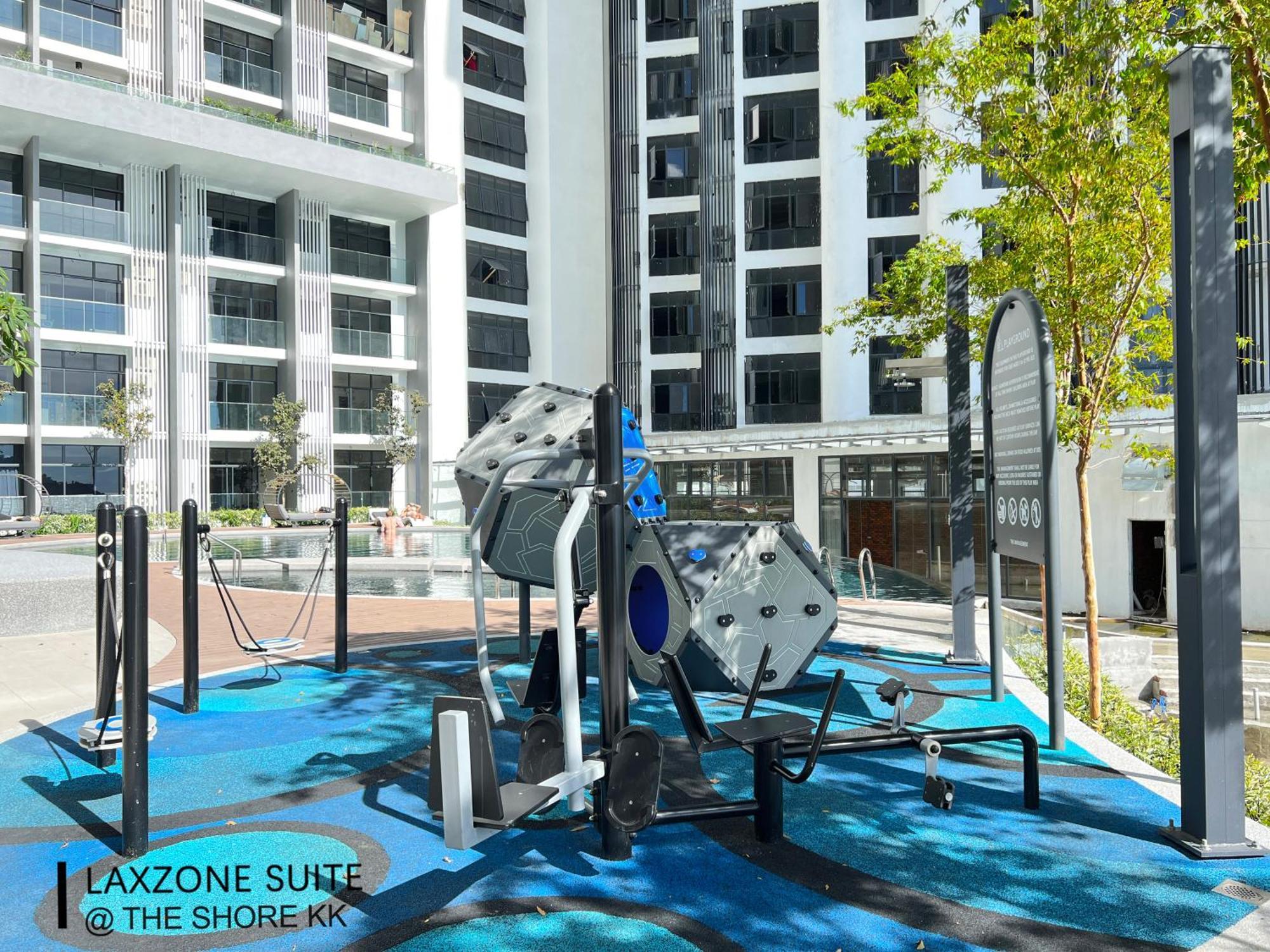 The Shore Cbd Kota Kinabalu By Laxzone Suite Exterior foto