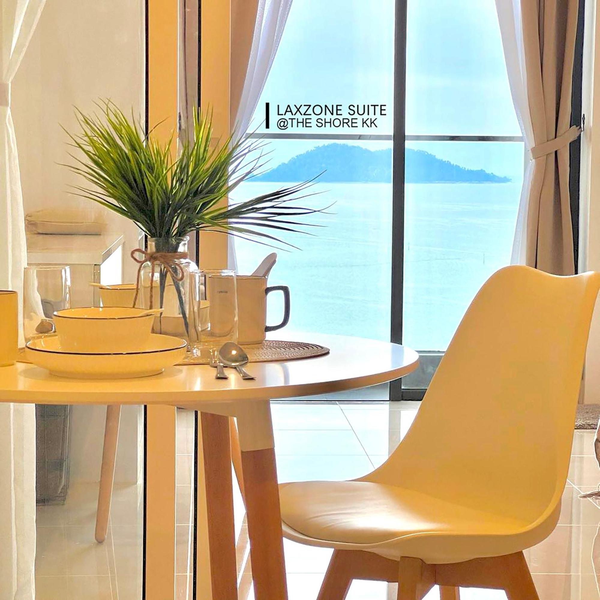 The Shore Cbd Kota Kinabalu By Laxzone Suite Exterior foto