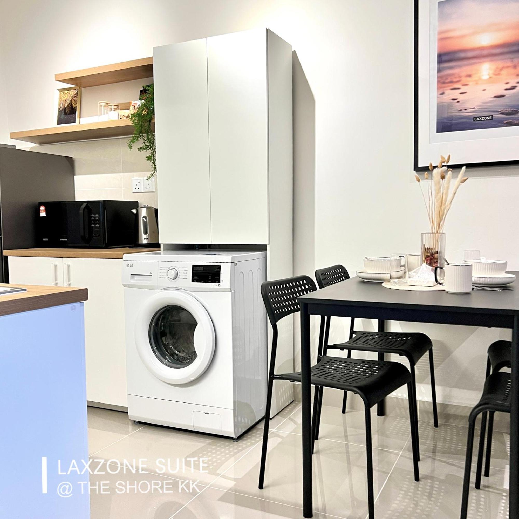 The Shore Cbd Kota Kinabalu By Laxzone Suite Exterior foto