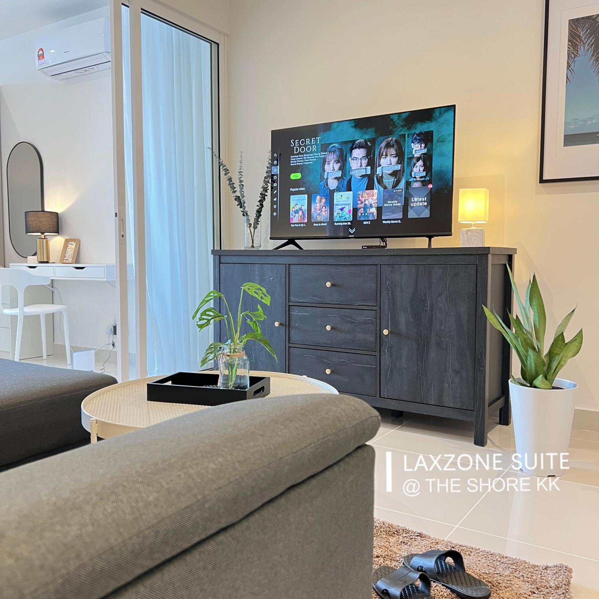 The Shore Cbd Kota Kinabalu By Laxzone Suite Exterior foto