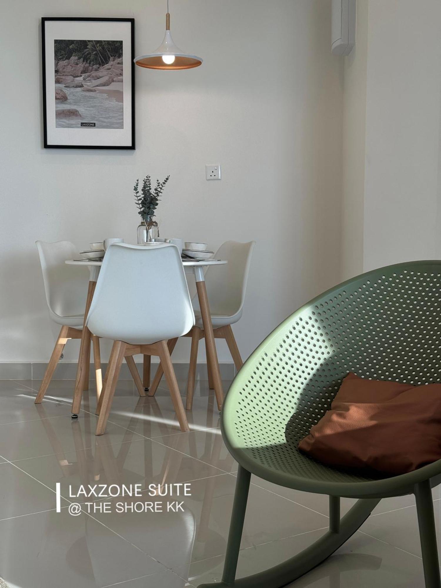 The Shore Cbd Kota Kinabalu By Laxzone Suite Exterior foto