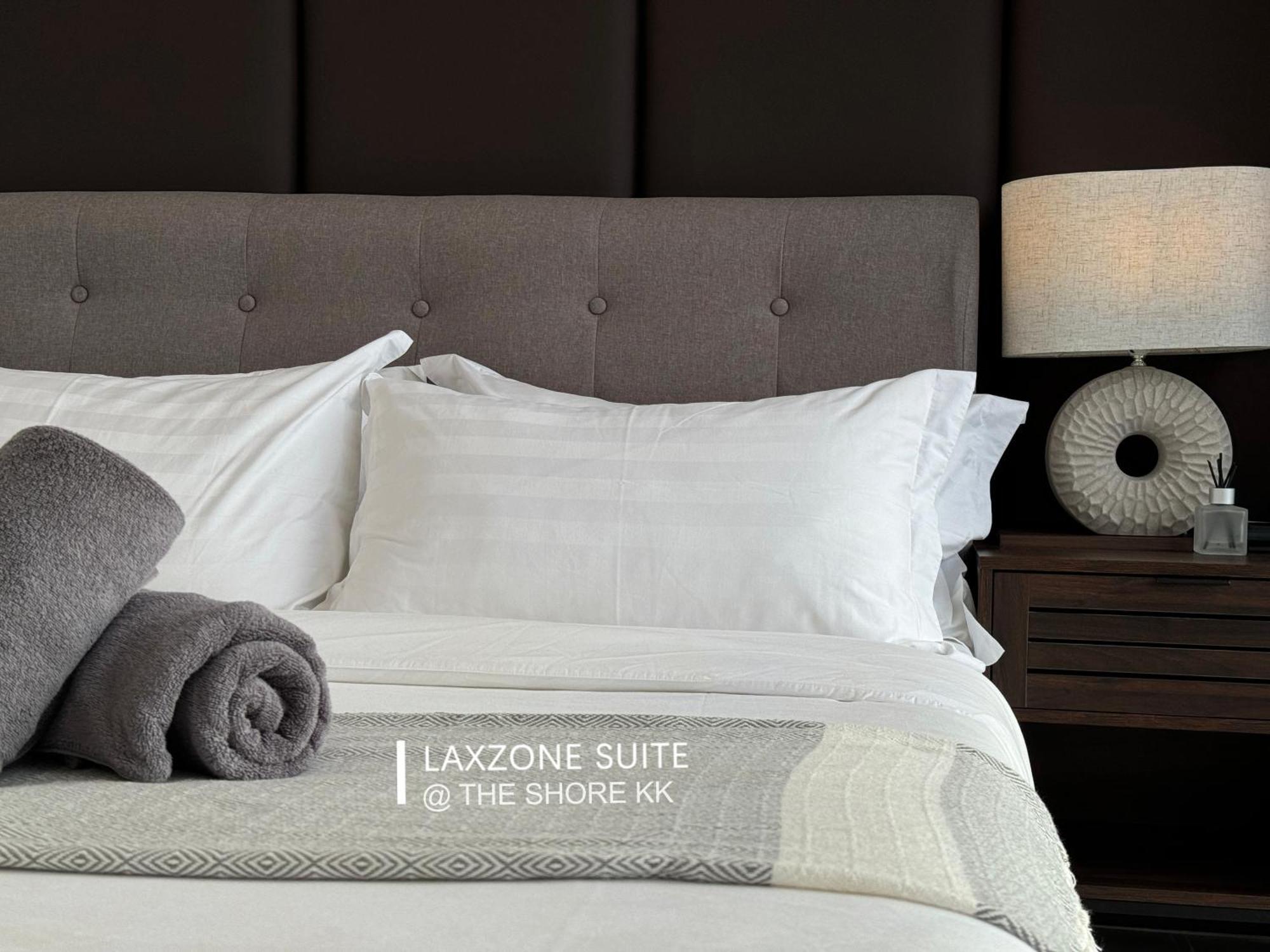 The Shore Cbd Kota Kinabalu By Laxzone Suite Exterior foto