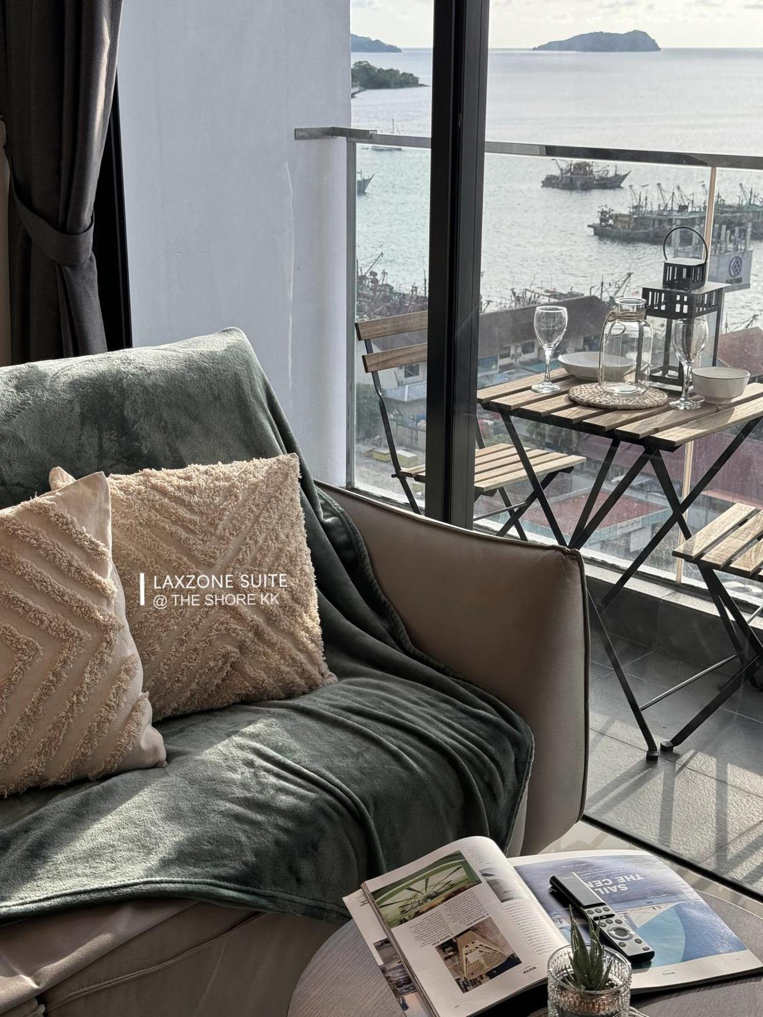 The Shore Cbd Kota Kinabalu By Laxzone Suite Exterior foto