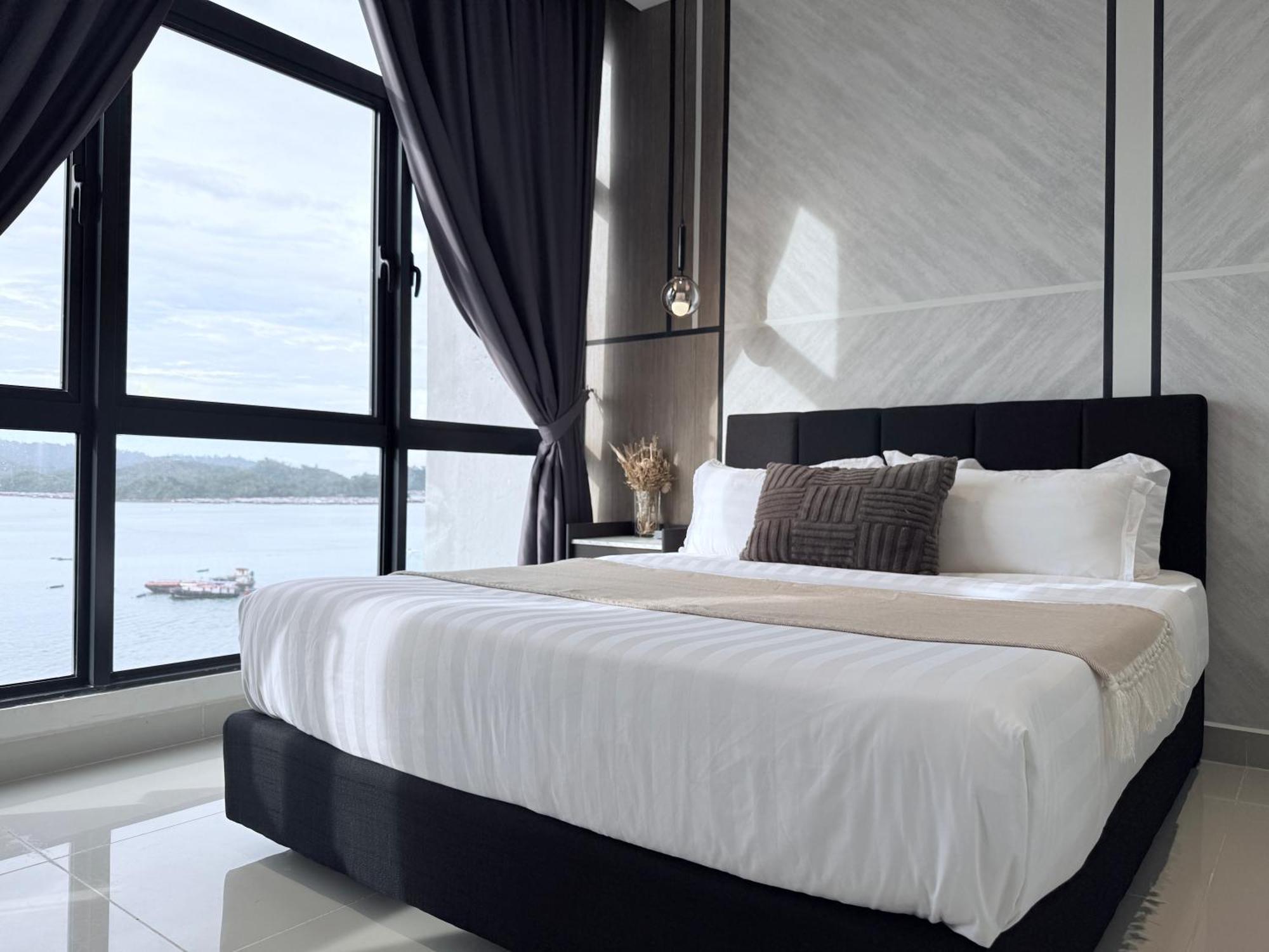 The Shore Cbd Kota Kinabalu By Laxzone Suite Exterior foto