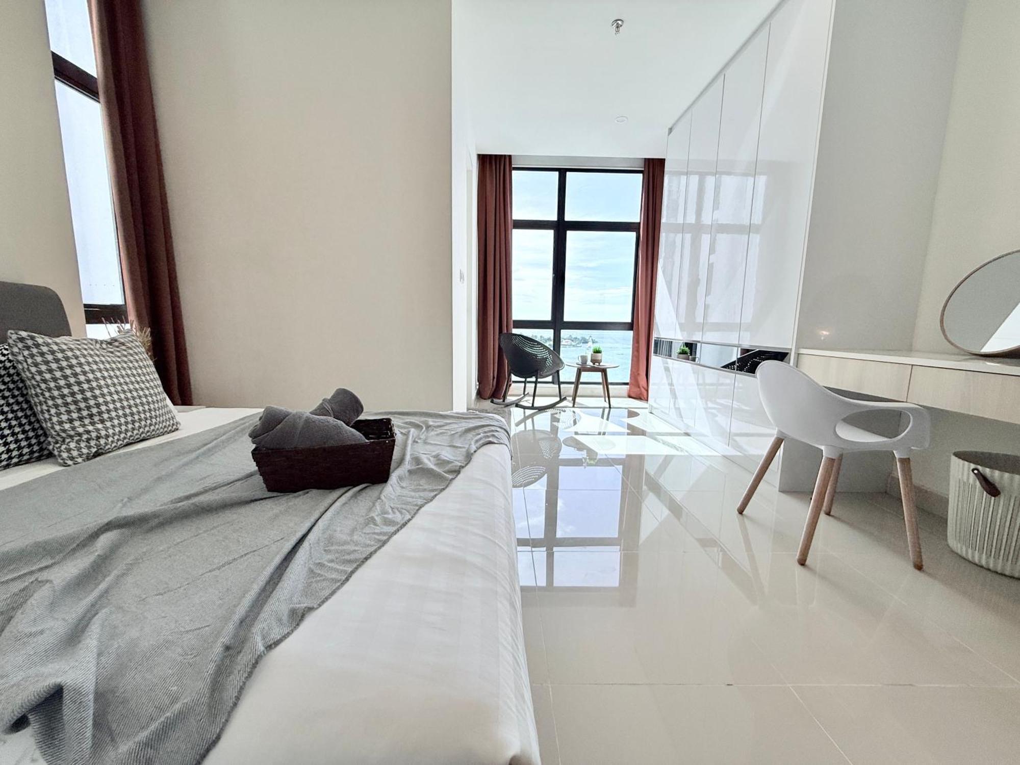 The Shore Cbd Kota Kinabalu By Laxzone Suite Exterior foto