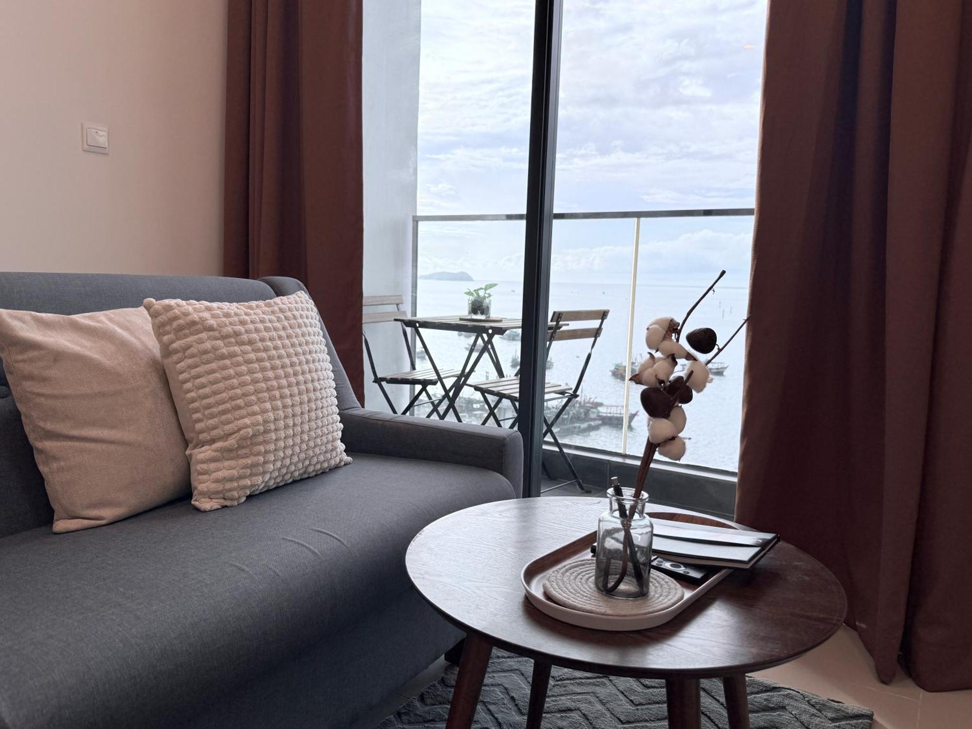The Shore Cbd Kota Kinabalu By Laxzone Suite Exterior foto